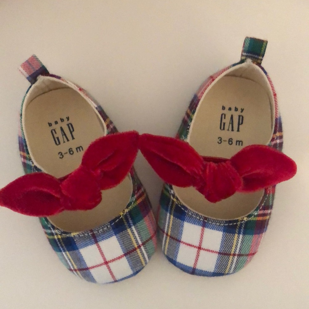 Gap baby shoes
